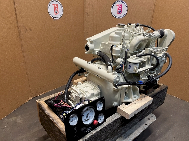 Universal 5424 Marine Diesel Engine