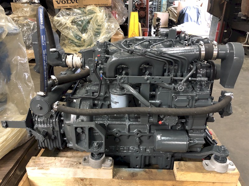Universal 5432 Marine Diesel Engine