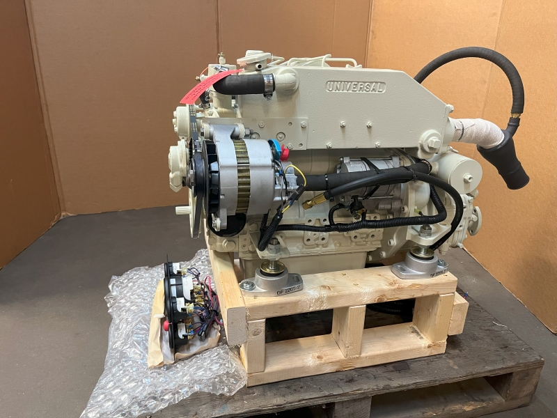 Universal M35 Marine Diesel Engine