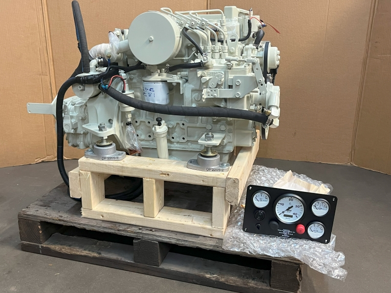 Universal M35 Marine Diesel Engine